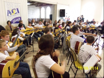 OCA FAZ SUA PRIMEIRA APRESENTAÇÃO