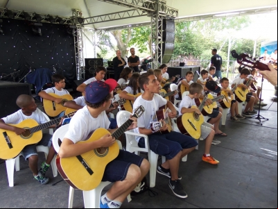 ORQUESTRA DE CORDAS ACI  FECHOU ANO COM EXCELENTES APRESENTAÇÕES